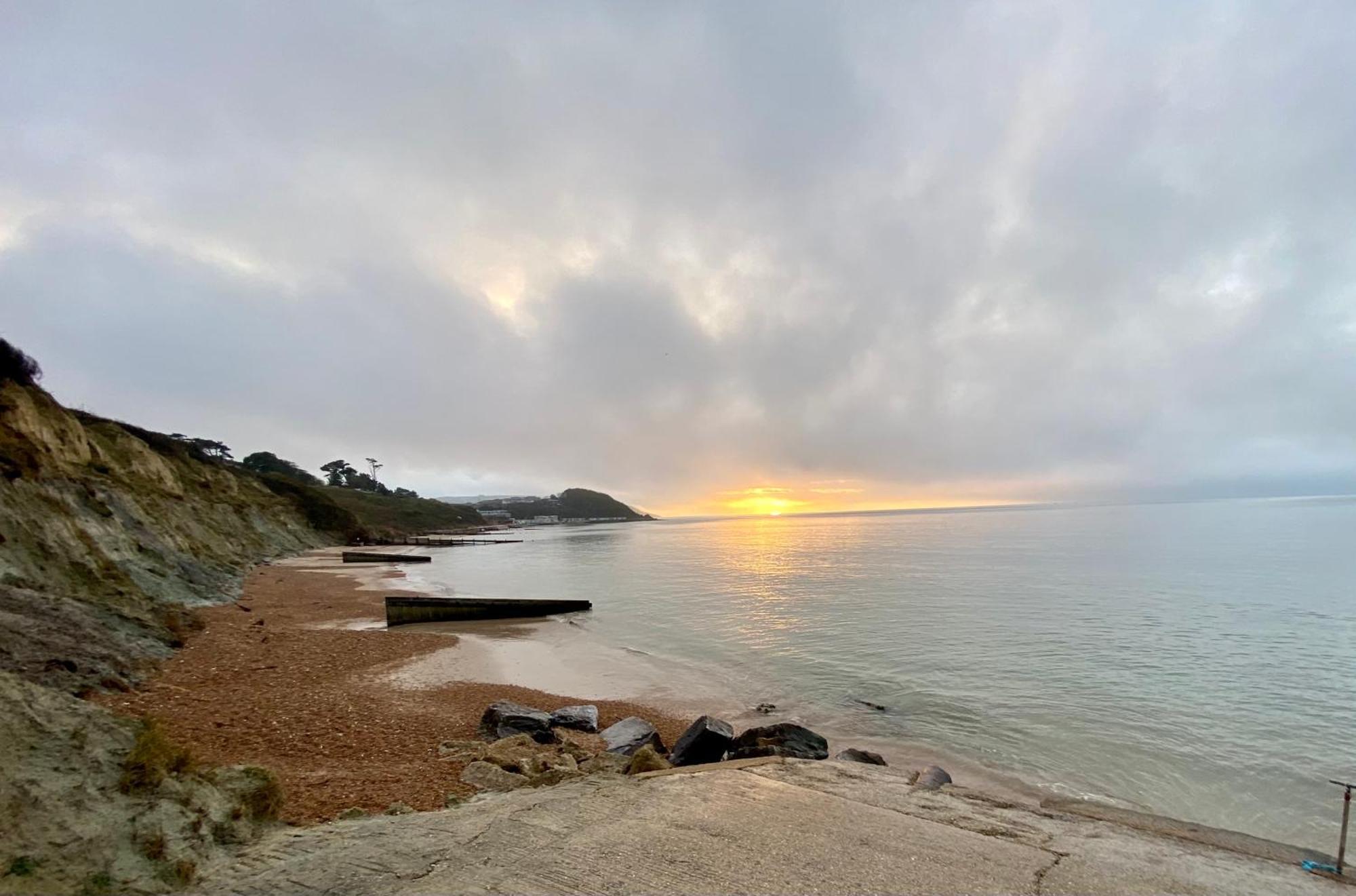 Valley View Self-Catering Coastal Bungalow In Rural West Wight Freshwater Exteriör bild
