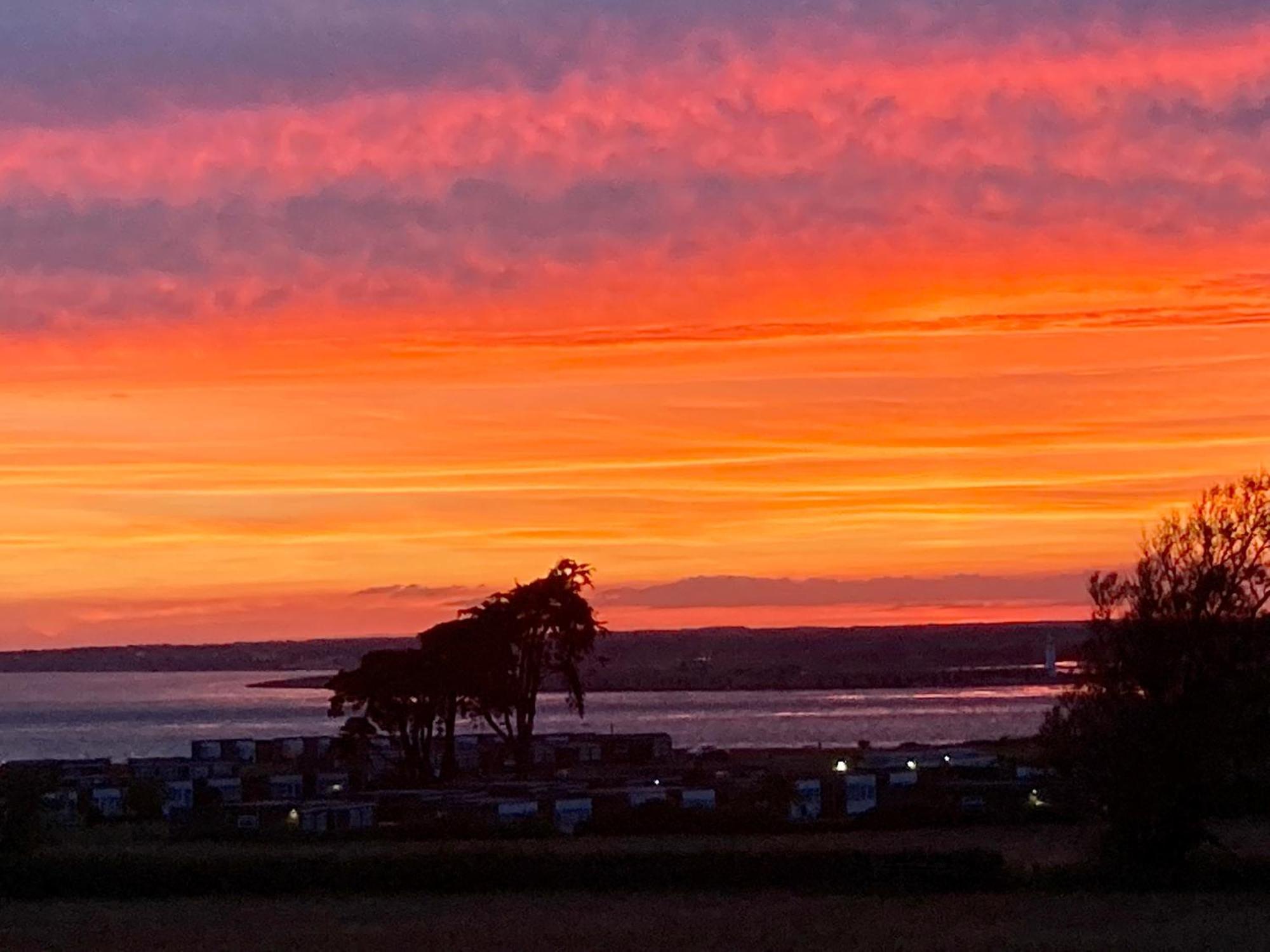 Valley View Self-Catering Coastal Bungalow In Rural West Wight Freshwater Exteriör bild