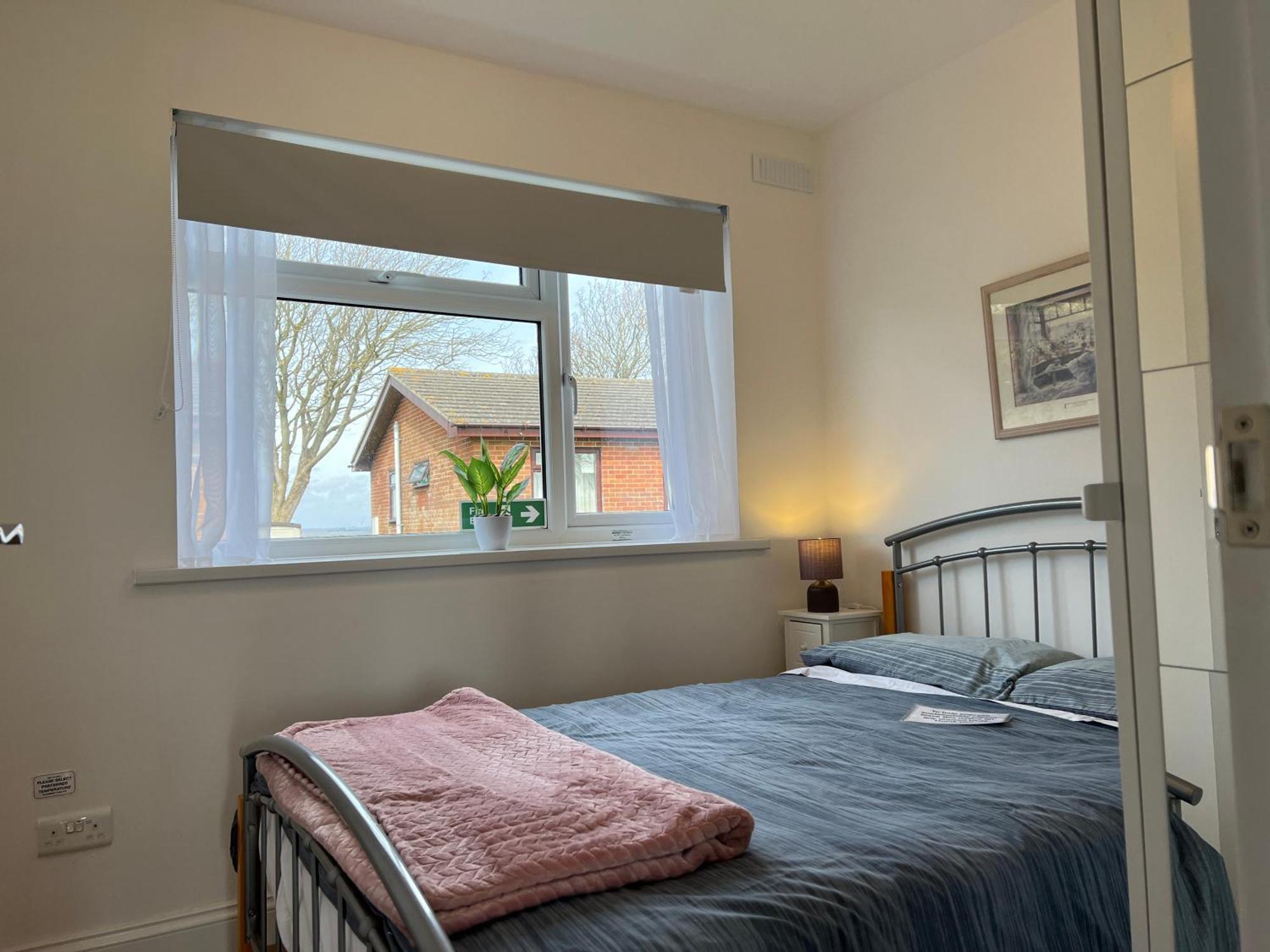 Valley View Self-Catering Coastal Bungalow In Rural West Wight Freshwater Exteriör bild